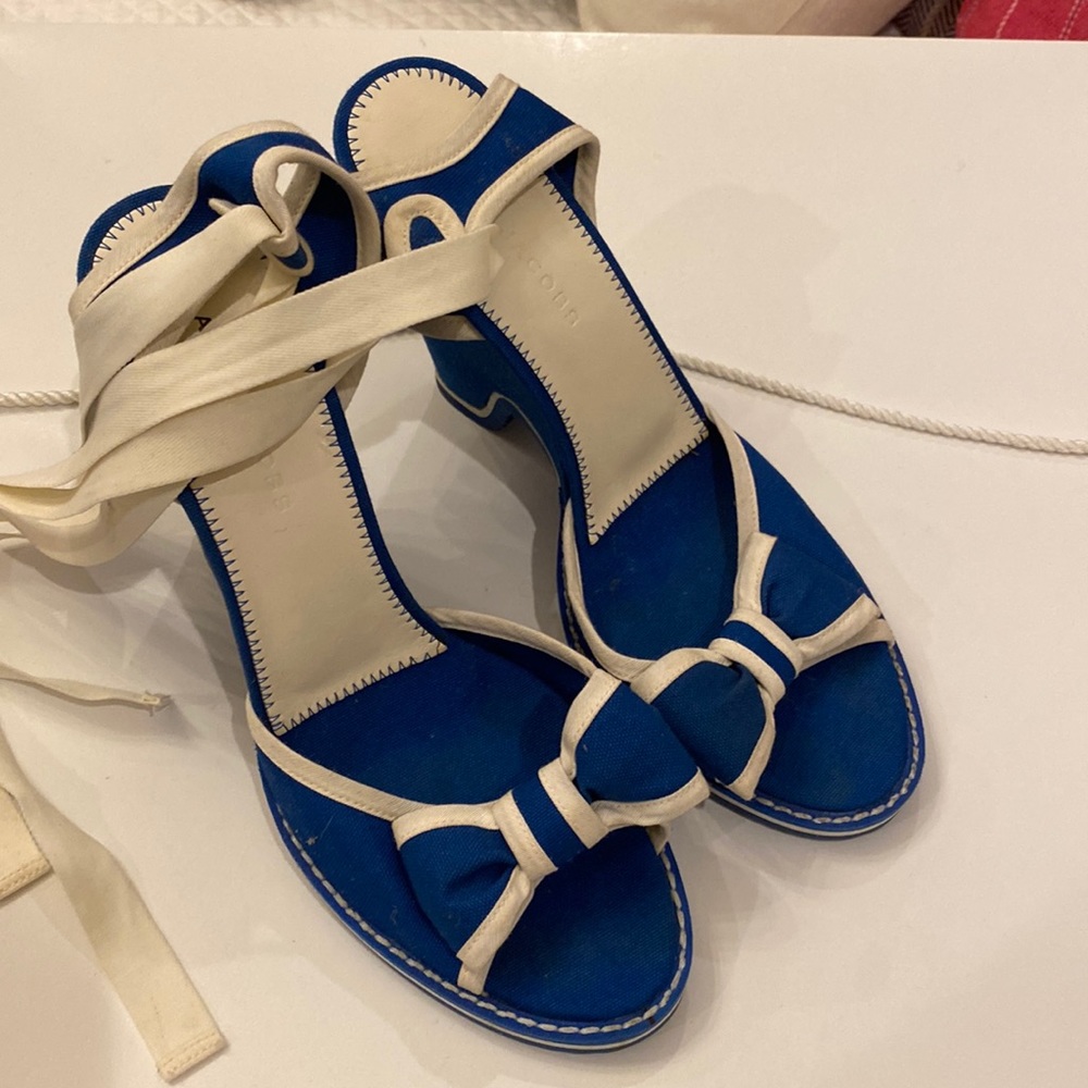 Marc Jacob’s blue ribbon heel